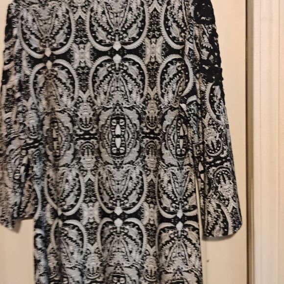 Tacera Black and White Patterned Dress - Picture 10 of 16